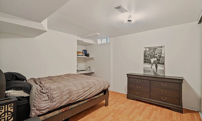 Bright 2-Bedroom Bas...
