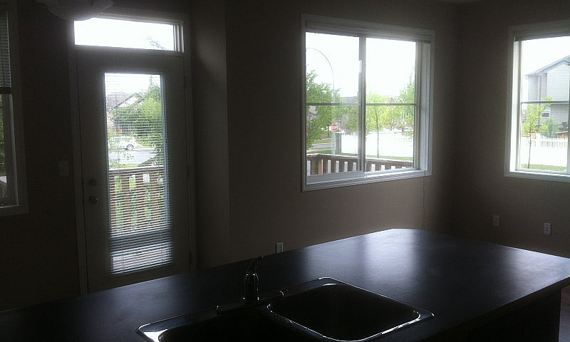 3 Bedrooms Townhouse...