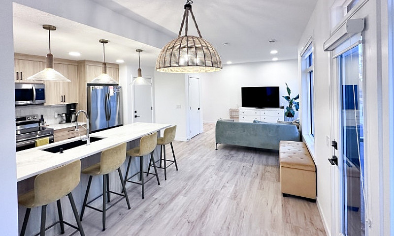 Modern 3-Bedroom, 2....