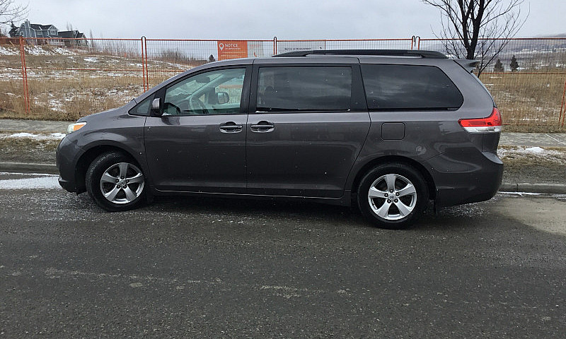 2013 Toyota Sienna –...