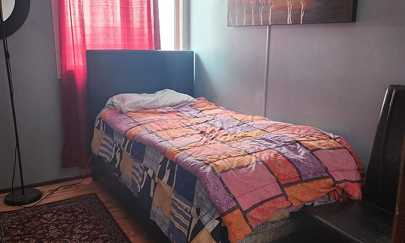 Ne Room For Rent ...