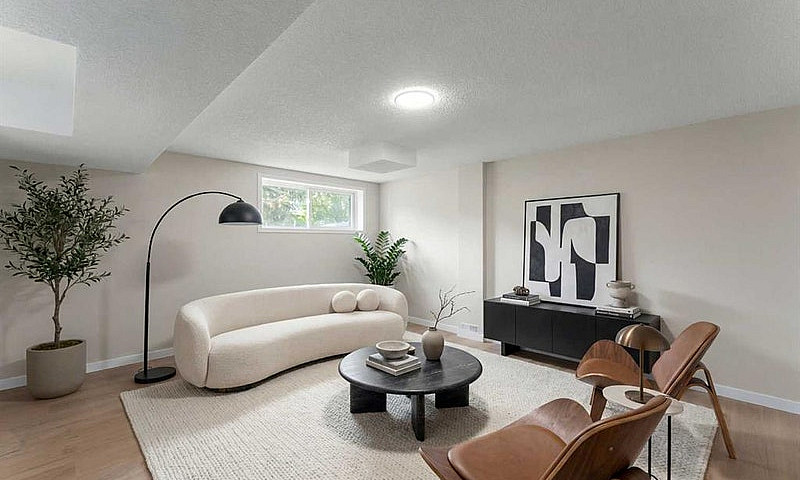 Detached Home With L...
