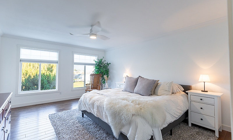 4 Beds 3 Baths - Acr...