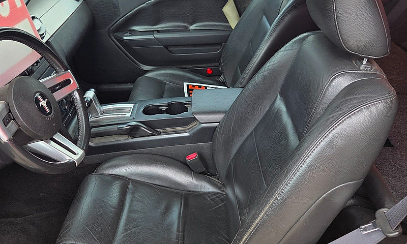 2006 Mustang Coupe...