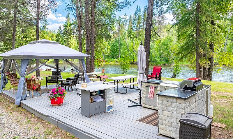 Moyie River Home , +...