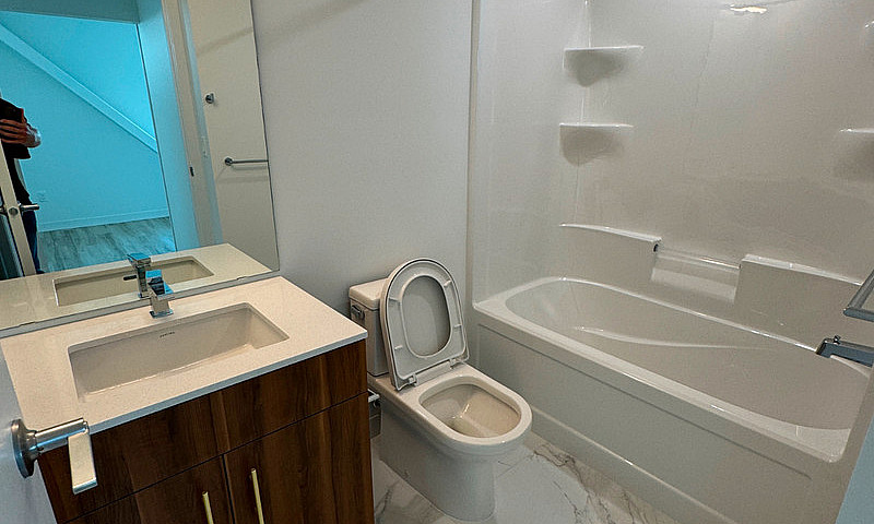 Modern 1-Bedroom Apa...