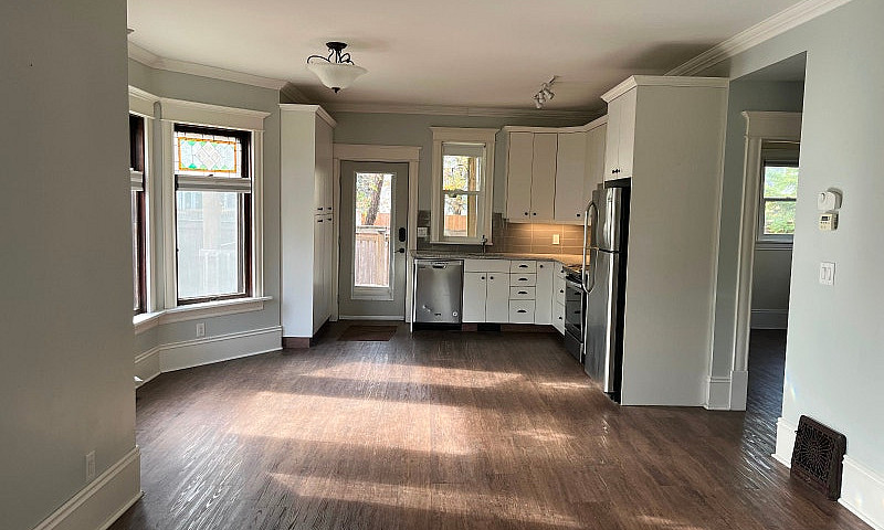 Gorgeous 1 Bedroom +...