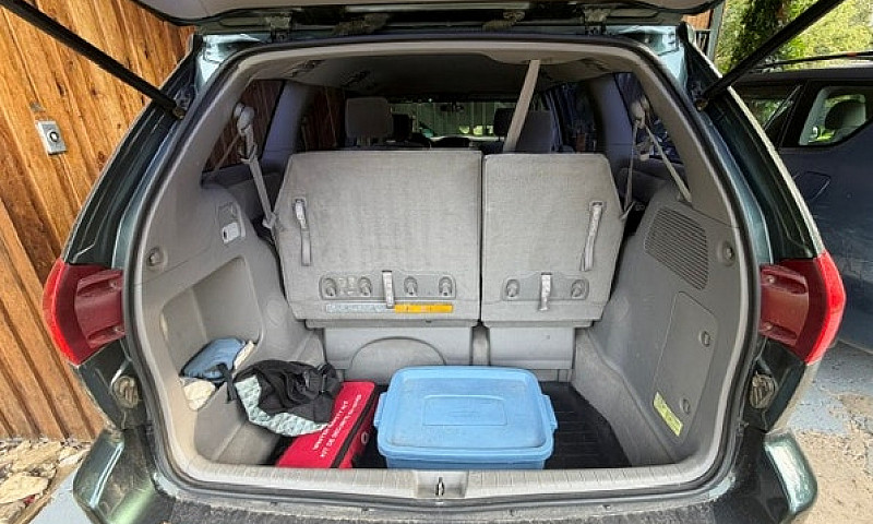 Toyota Sienna 2003. ...
