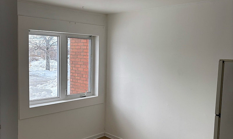 (4 & 3 Bedroom Units...
