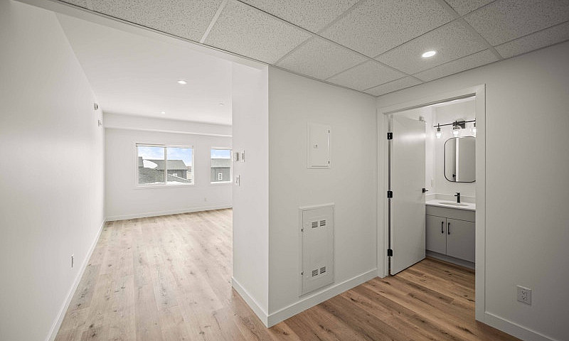 Spacious Studio In G...