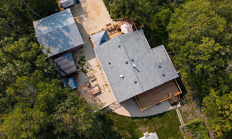 St Laurent House For...