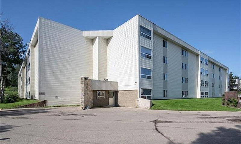 Well Kept Large 1 Be...