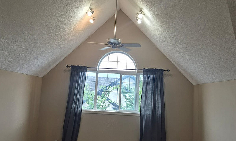 Spacious 1600+ Sq Ft...
