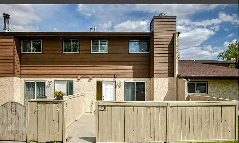 Townhouse For Sale ...