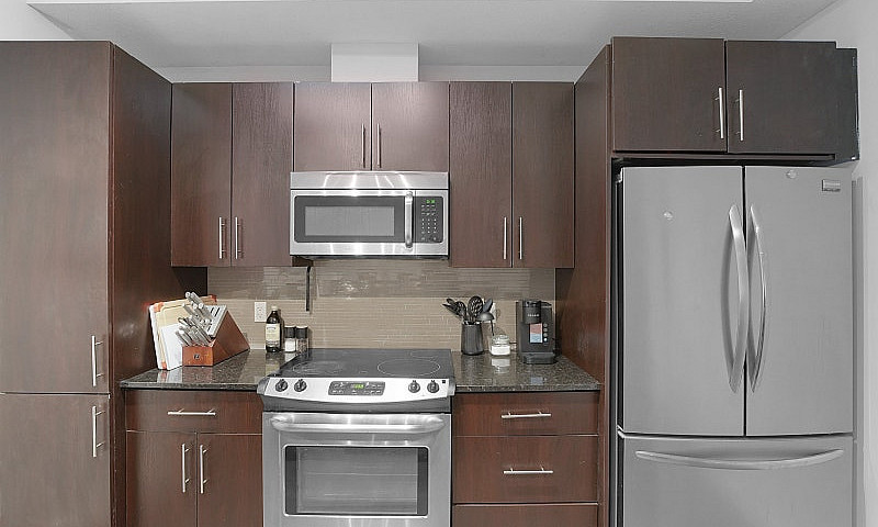 Luxury Condo Uofa 1 ...