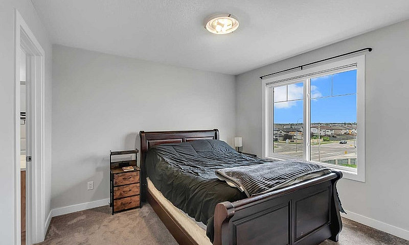 Modern 3-Bedroom Tow...