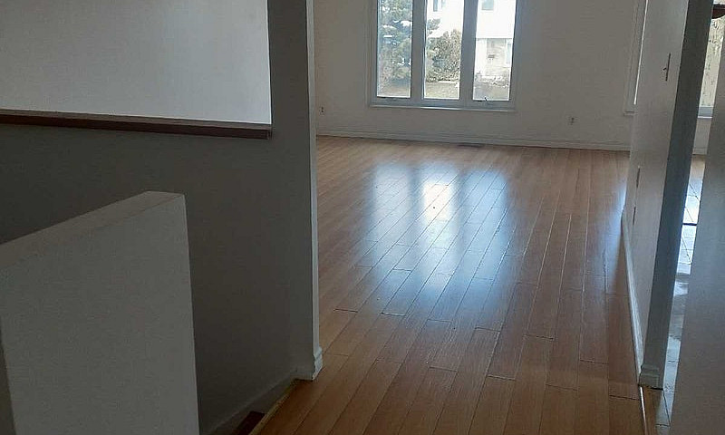$2300 - 3 Bedroom Up...