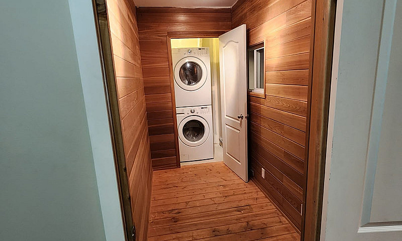 Spacious Walkout 2 B...