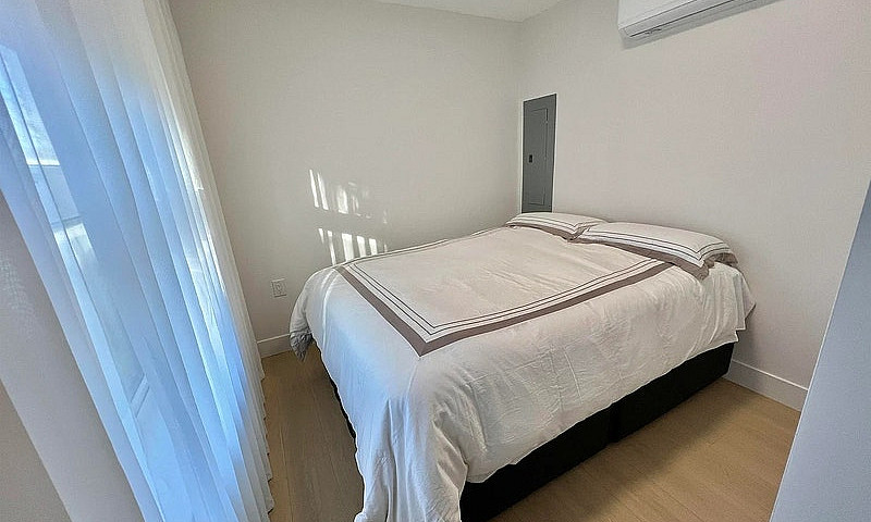1 Bed 1 Bath House F...