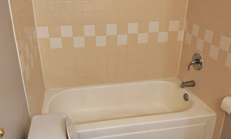 One Bdrm In Great Lo...