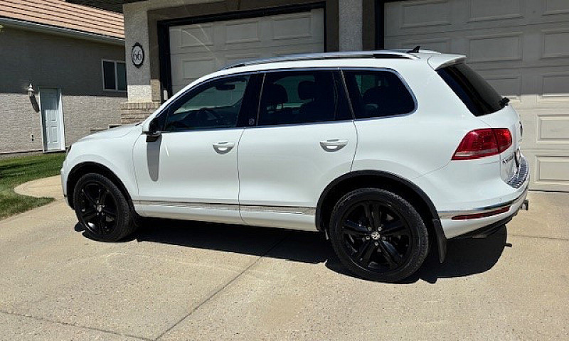 2017 Volkswagen Toua...