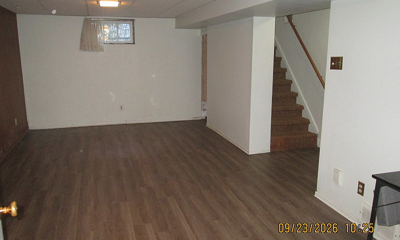 Close To U Of M, 4 B...