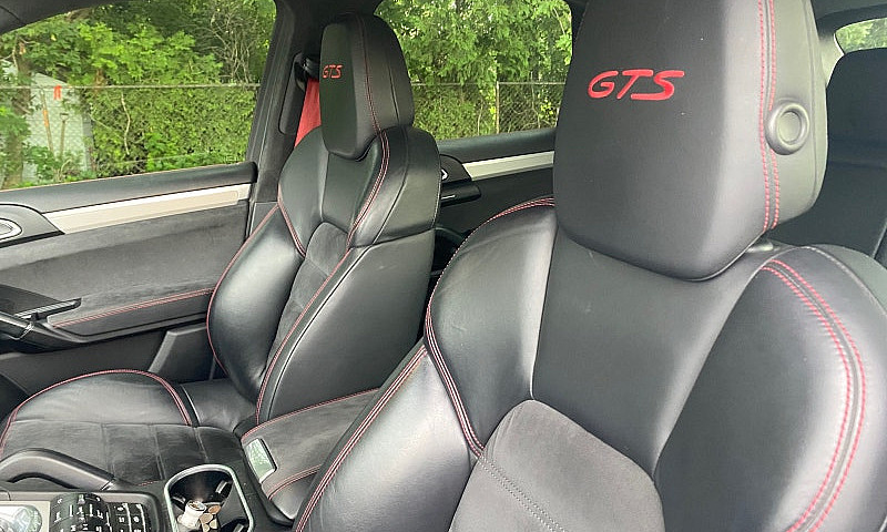 Porsche Cayenne Gts...