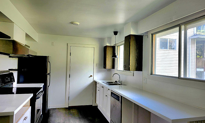 Lillooet House For R...