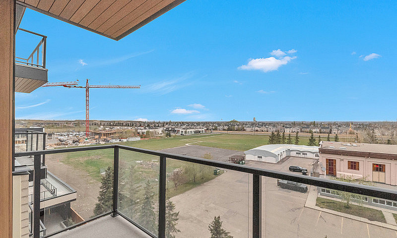 Modern 2 Bed, 1 Bath...