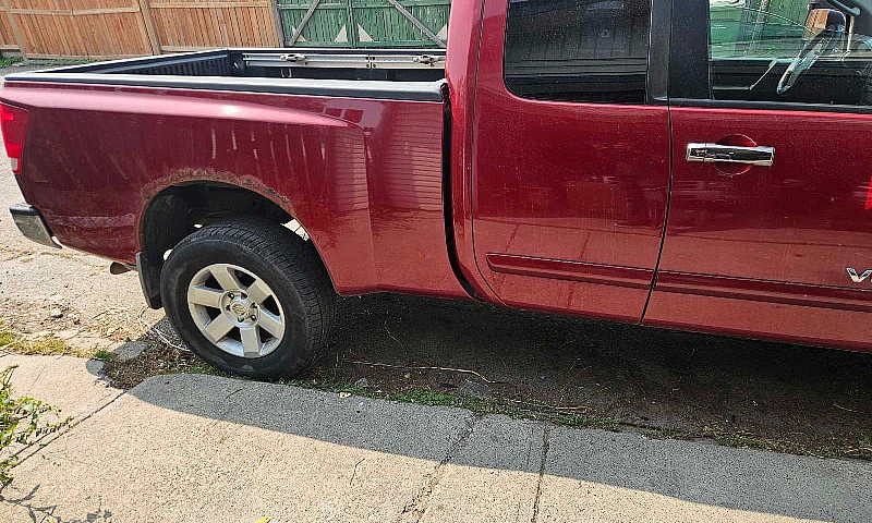 2006 Nissan Titan V8...