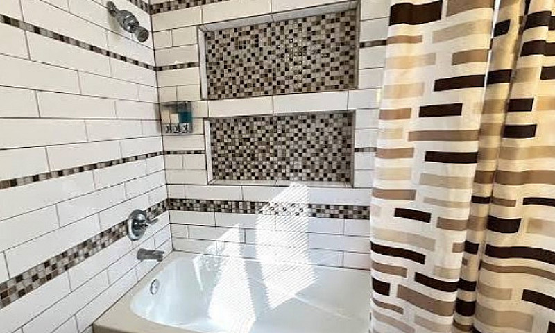 Fully Furnished 3 Be...