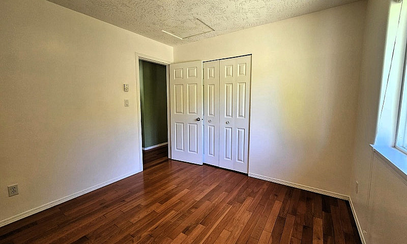 Spacious Upper 3 Bed...