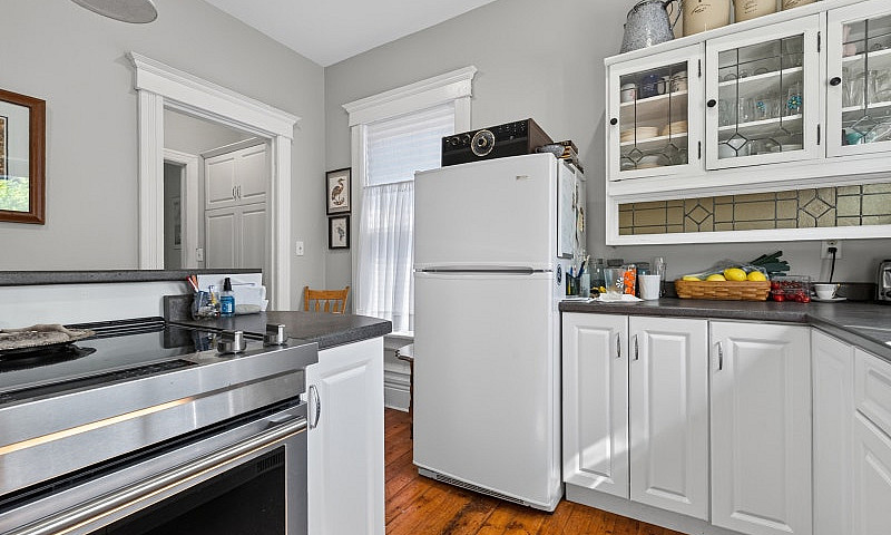 $2200 - 3 Bedroom He...
