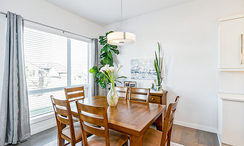 House For Sale: 10 B...