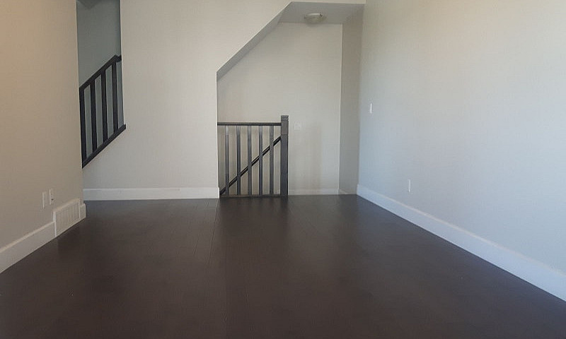 Corner Townhouse For...