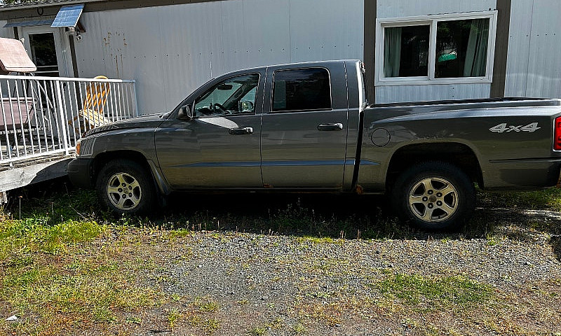 2005 Dodge Dakota...