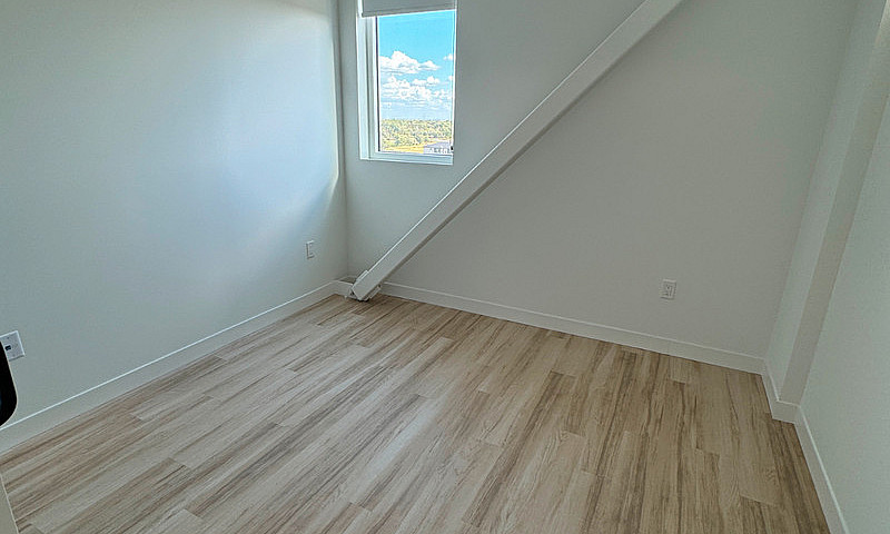 Modern 1-Bedroom Apa...