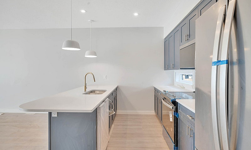 Stunning 3 Bedroom 2...