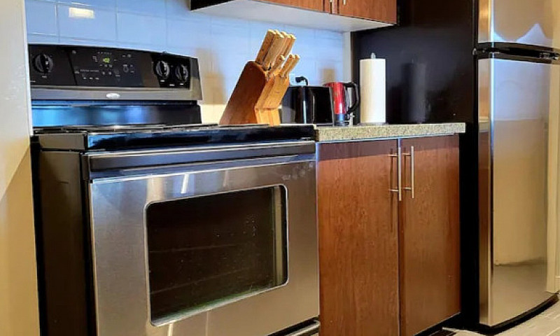 Fully Furnished 1Bed...
