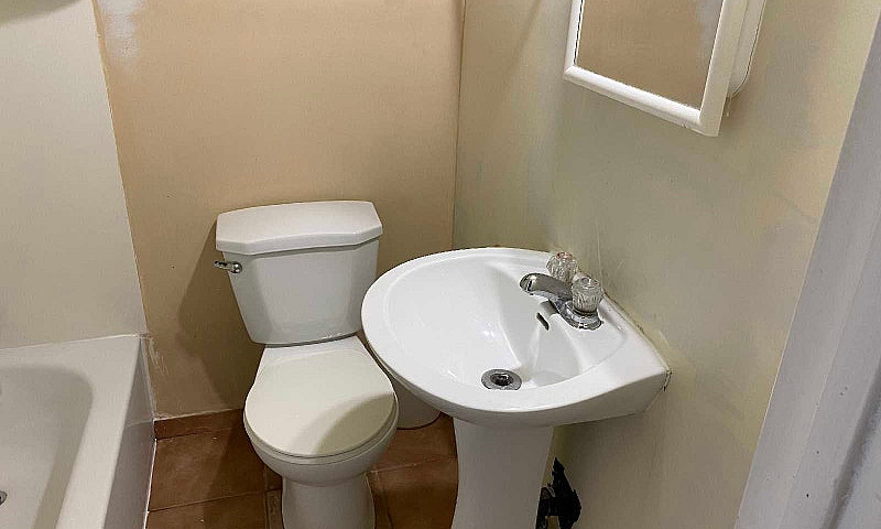 Basement Suite For R...
