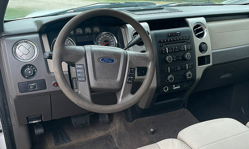 2010 Ford F150 2 X 4...