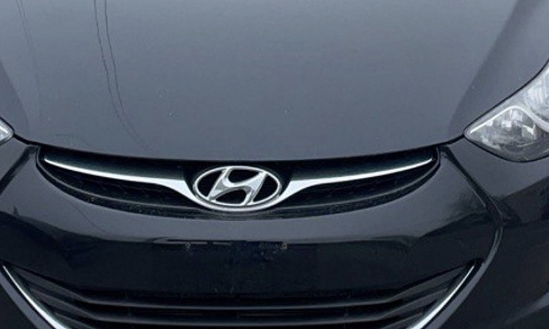 Selling Hyundai Elan...