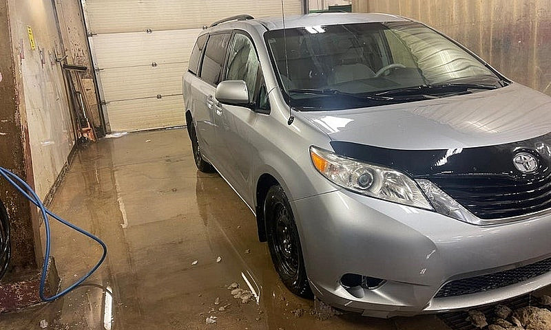 2011 Toyota Sienna L...