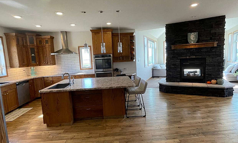 Custom Home On 1/4 S...