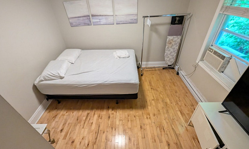 Small Apartment, 10 ...