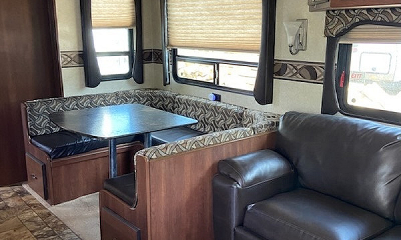  Titled Lakefront Rv...