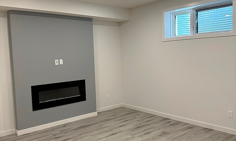 Spacious Modern 900 ...
