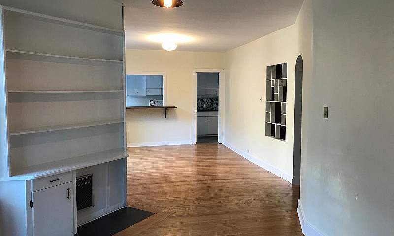 Charming 2-Bedroom S...