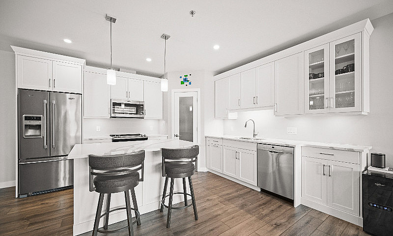 Stunning 2-Bed, 2-Ba...