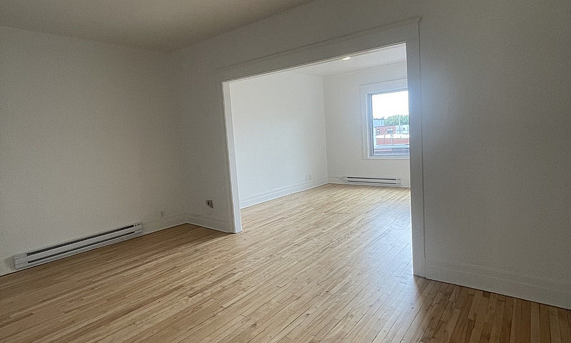 5½ Rénové, 1040 Pi²,...